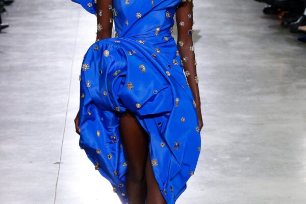 La mode française en mutation : les expositions de mode sortent des musées spécialisés